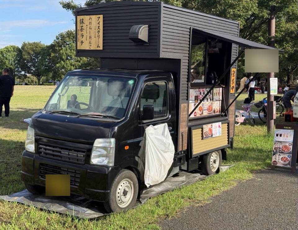 Kei truck with a box body converted into a food stall