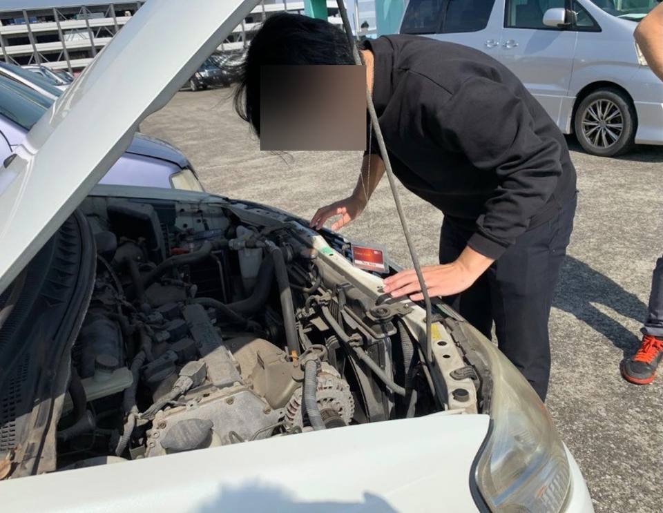 Inspecting the engine bay of a used vehicle before ordering