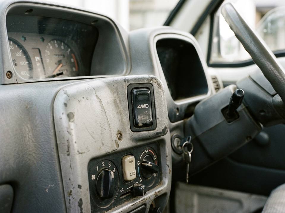 4WD switch on the dashboard of a kei truck