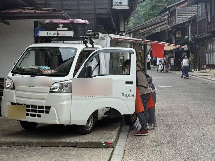 Special-purpose kei truck working as a mobile shop