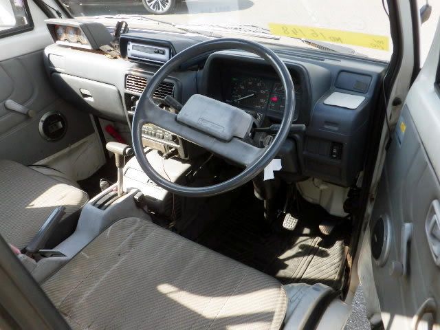 1993 Daihatsu Hijet Truck S82P (UW-6944ce14357a0)[10]