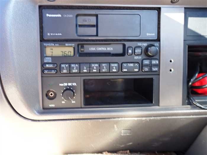 2004 Hino Liesse II KK-HDB51M (UW-6a0e682895f6a)[18]