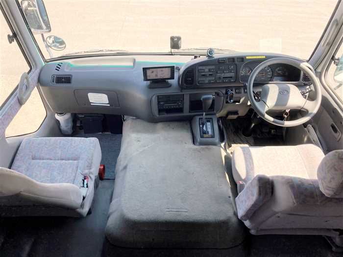 2005 Toyota Coaster PB-XZB51 (UW-6a0e682953320)[13]