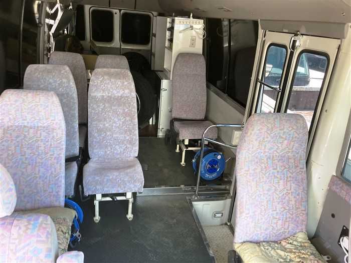 2005 Toyota Coaster PB-XZB51 (UW-6a0e682953320)[19]