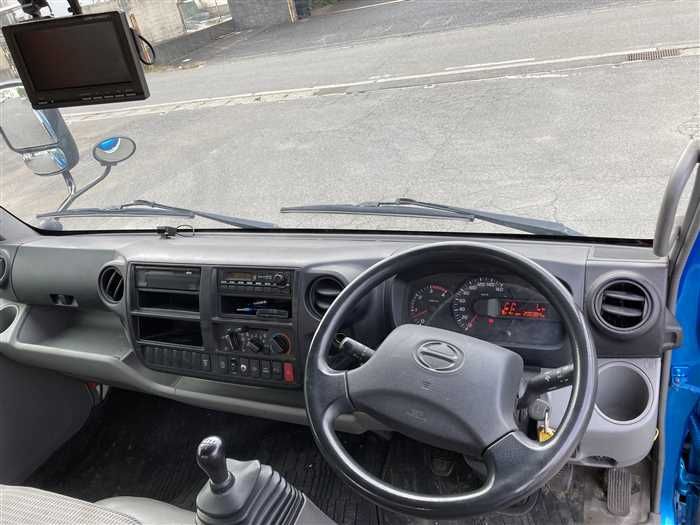 2017 Hino DUTRO TKG-XZU710M (UW-6a0e682012a23)[19]