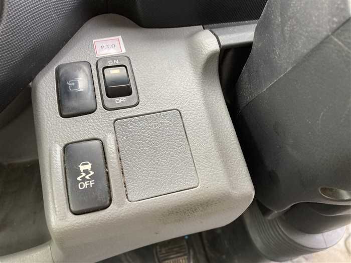 2017 Hino DUTRO TKG-XZU710M (UW-6a0e682012a23)[23]