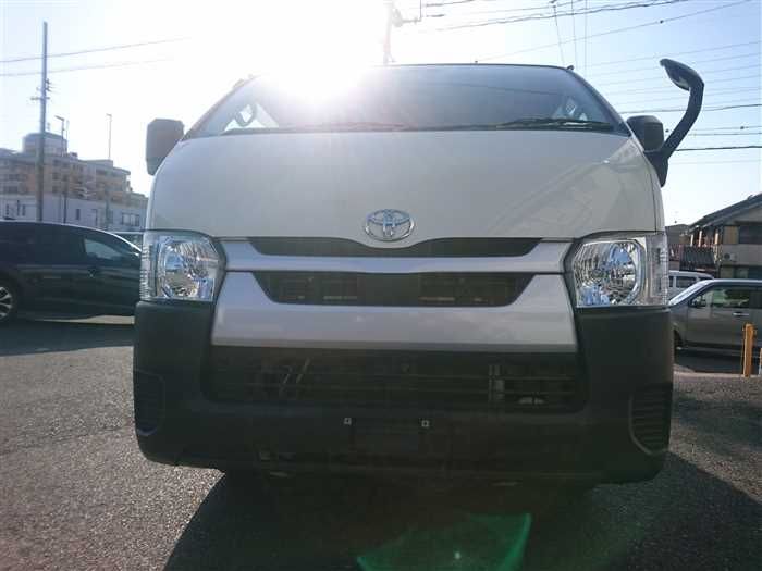 2022 Toyota Hiace Van TRH200V (UW-6a0e6852549aa)[4]