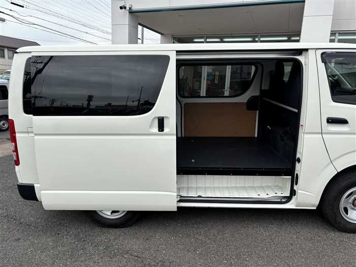 2022 Toyota Hiace Van TRH200V (UW-6a0e6852549aa)[9]