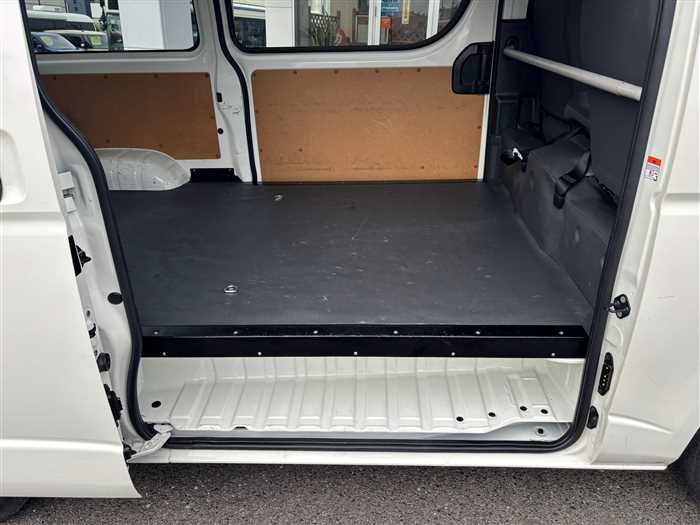 2022 Toyota Hiace Van TRH200V (UW-6a0e6852549aa)[10]