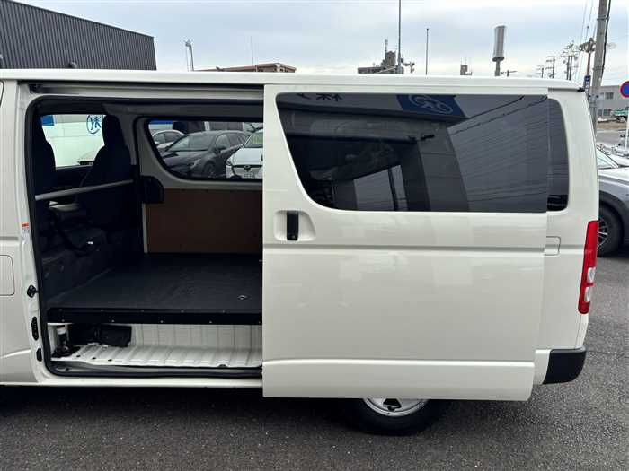 2022 Toyota Hiace Van TRH200V (UW-6a0e6852549aa)[12]