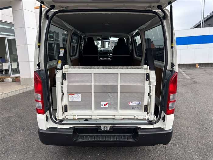 2022 Toyota Hiace Van TRH200V (UW-6a0e6852549aa)[13]