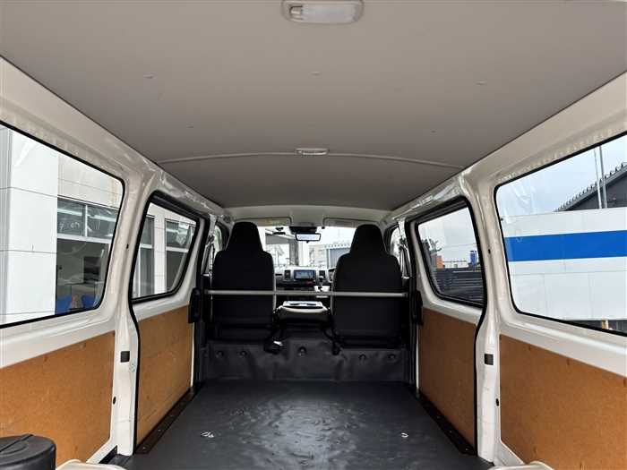2022 Toyota Hiace Van TRH200V (UW-6a0e6852549aa)[19]