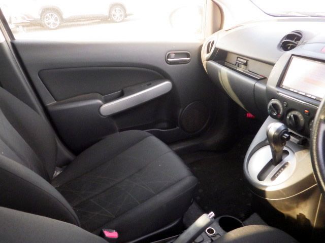 2012 Mazda Demio DE3FS (UW-697c4f4d444b9)[8]