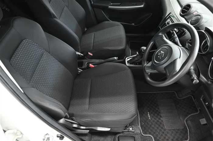 2017 Suzuki Swift DBA-ZC83S (UW-6a0e683b92600)[8]