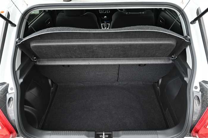 2017 Suzuki Swift DBA-ZC83S (UW-6a0e683b92600)[12]
