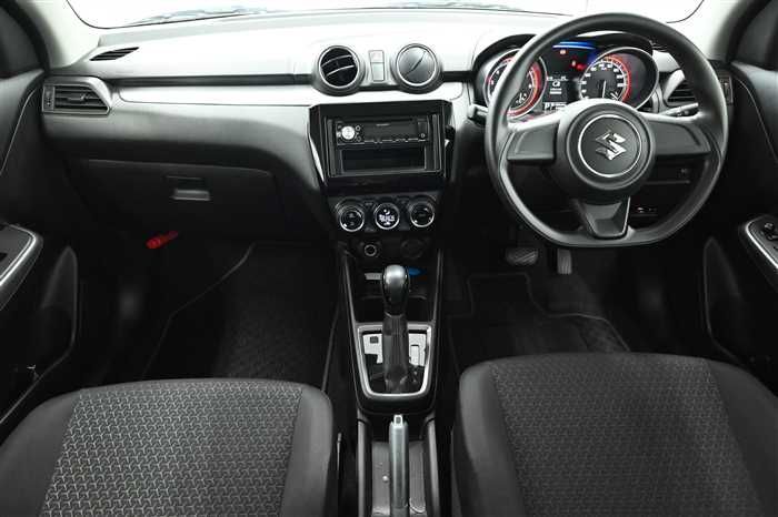 2017 Suzuki Swift DBA-ZC83S (UW-6a0e683b92600)[14]