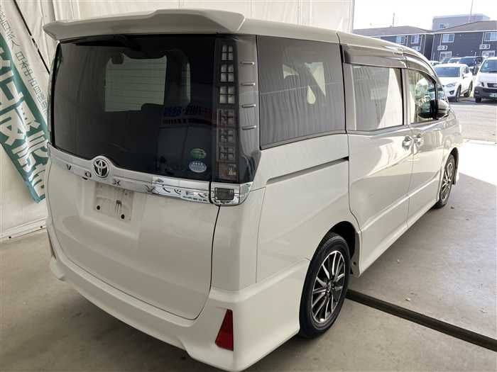 2015 Toyota Voxy DBA-ZRR80W (UW-6a0e68638acc9)[1]