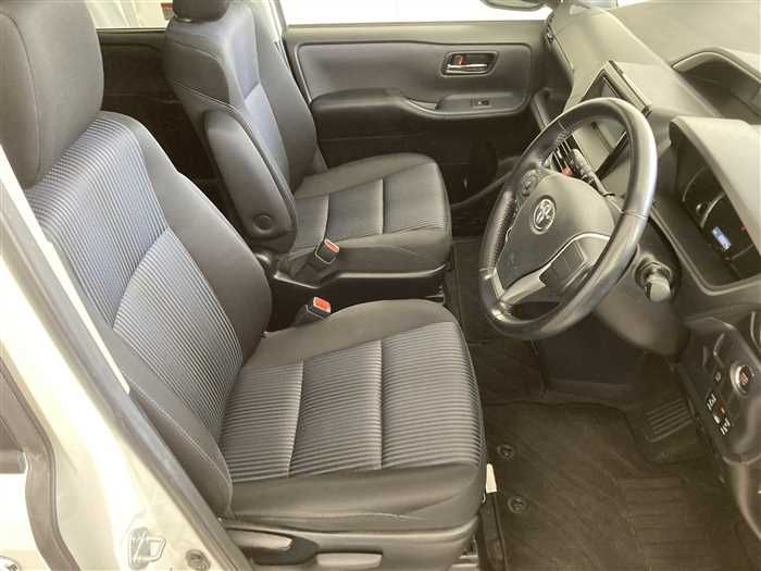 2015 Toyota Voxy DBA-ZRR80W (UW-6a0e68638acc9)[9]