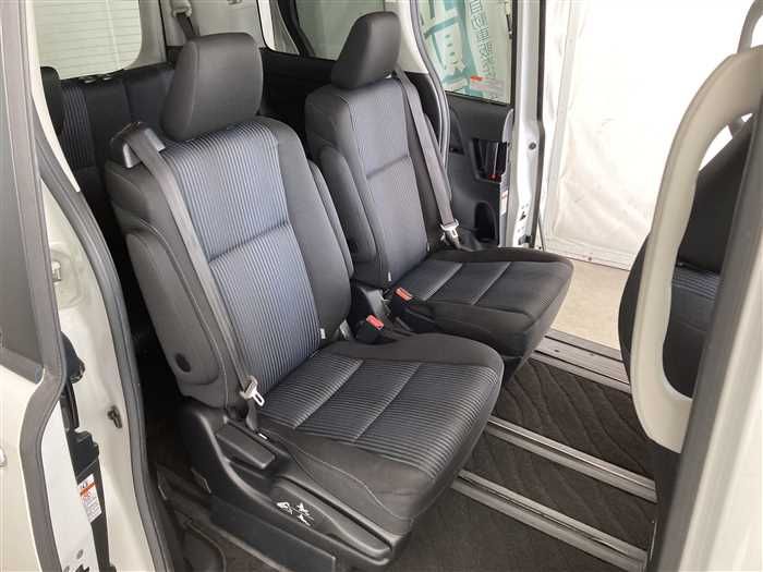 2015 Toyota Voxy DBA-ZRR80W (UW-6a0e68638acc9)[10]