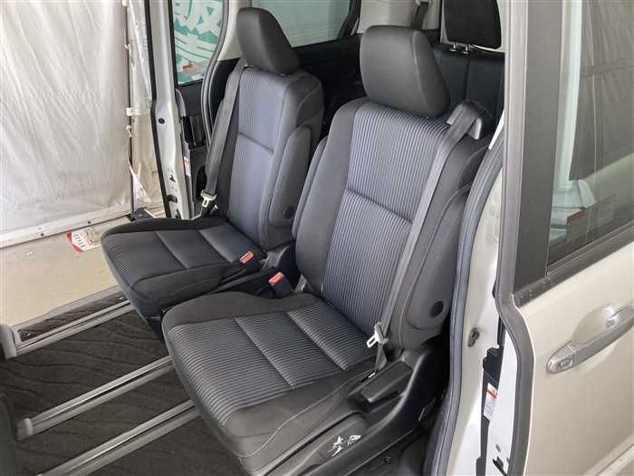 2015 Toyota Voxy DBA-ZRR80W (UW-6a0e68638acc9)[15]