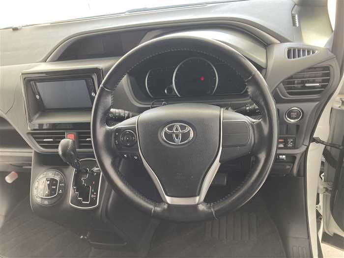 2015 Toyota Voxy DBA-ZRR80W (UW-6a0e68638acc9)[18]