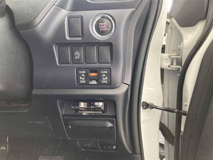 2015 Toyota Voxy DBA-ZRR80W (UW-6a0e68638acc9)[19]