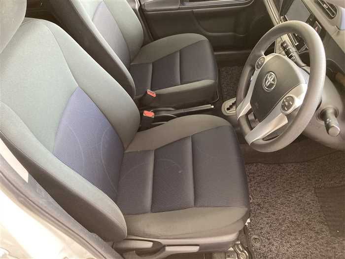 2015 Toyota Aqua DAA-NHP10 (UW-6a0e683704815)[9]