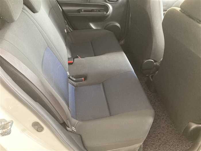 2015 Toyota Aqua DAA-NHP10 (UW-6a0e683704815)[10]