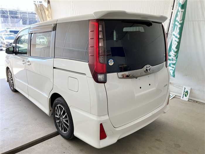 2017 Toyota Noah DBA-ZRR80W (UW-6a0e6848d7580)[3]