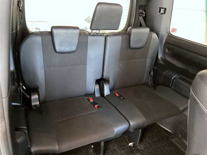 2017 Toyota Noah DBA-ZRR80W (UW-6a0e6848d7580)[12]