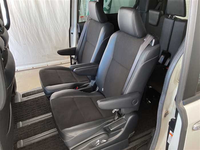 2017 Toyota Noah DBA-ZRR80W (UW-6a0e6848d7580)[16]
