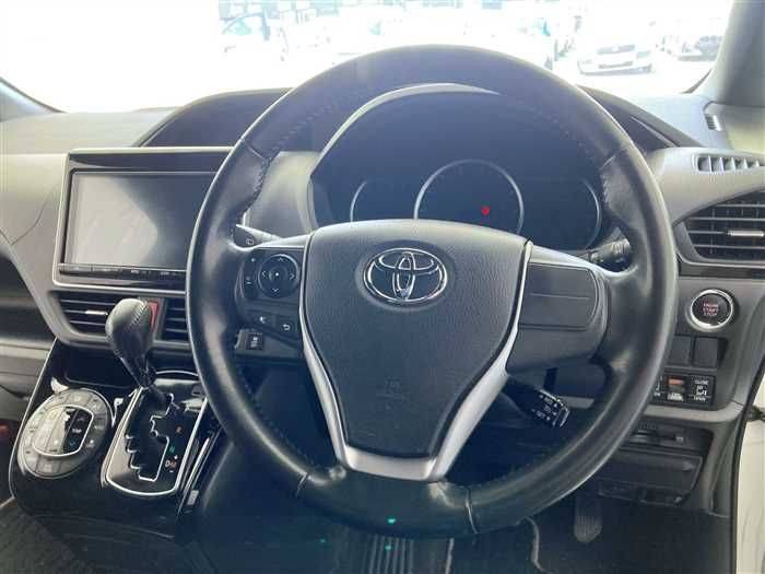 2017 Toyota Noah DBA-ZRR80W (UW-6a0e6848d7580)[19]