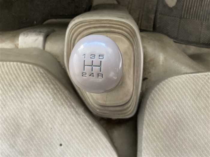 2001 Mazda Titan KK-WHF5T (UW-6a0e686277217)[17]
