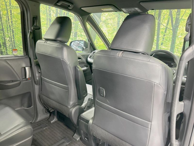 2023 Toyota Noah 6AA-ZWR90W (UW-69f0224599c1f)[24]