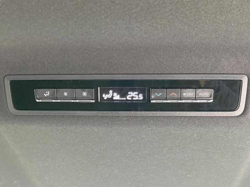 2023 Toyota Noah 6AA-ZWR90W (UW-69f0224599c1f)[27]