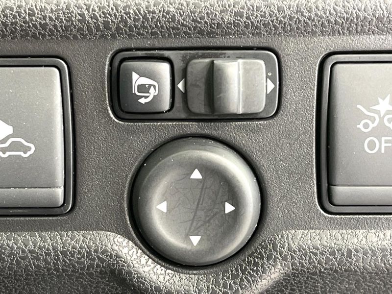 2017 Nissan Note DAA-HE12 (UW-69f066d4a4849)[25]