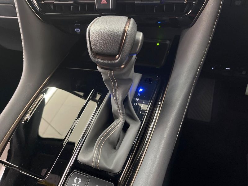 2024 Toyota Alphard Hybrid 6AA-AAHH40W (UW-69f1f68583fc5)[20]