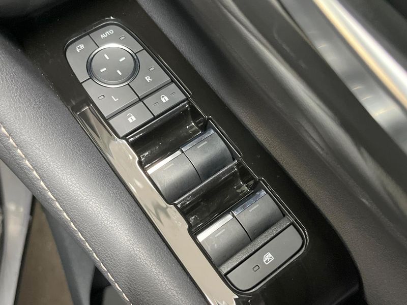 2024 Toyota Alphard Hybrid 6AA-AAHH40W (UW-69f1f68583fc5)[14]
