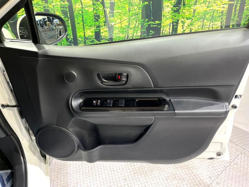 2019 Toyota Aqua DAA-NHP10 (UW-69f1f7b8b4734)[18]