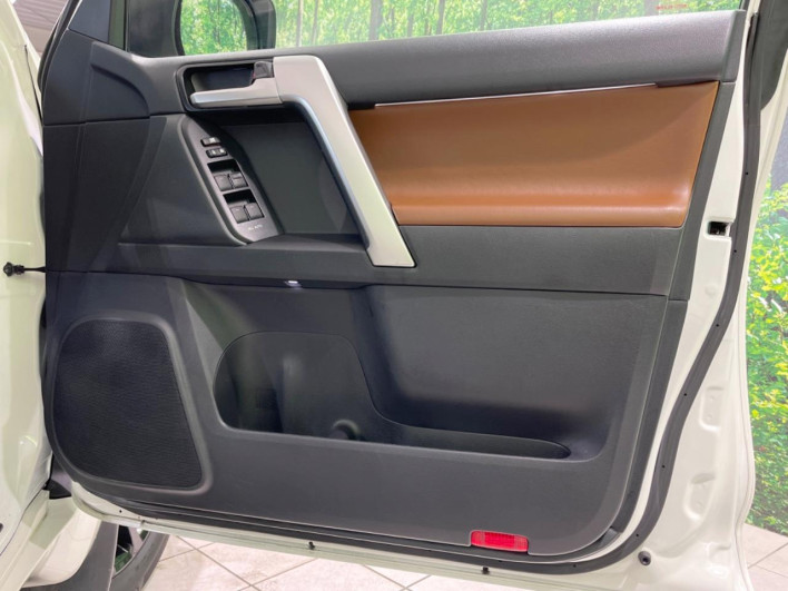 2022 Toyota Land Cruiser Prado 3BA-TRJ150W (UW-69f2a54f0ebb1)[17]