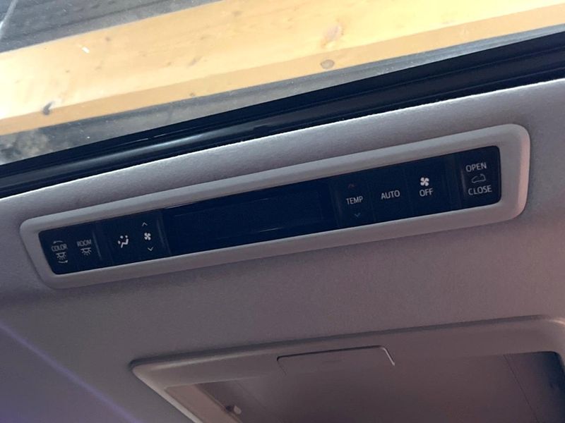2022 Toyota Alphard 3BA-AGH30W (UW-69f495388bc34)[24]