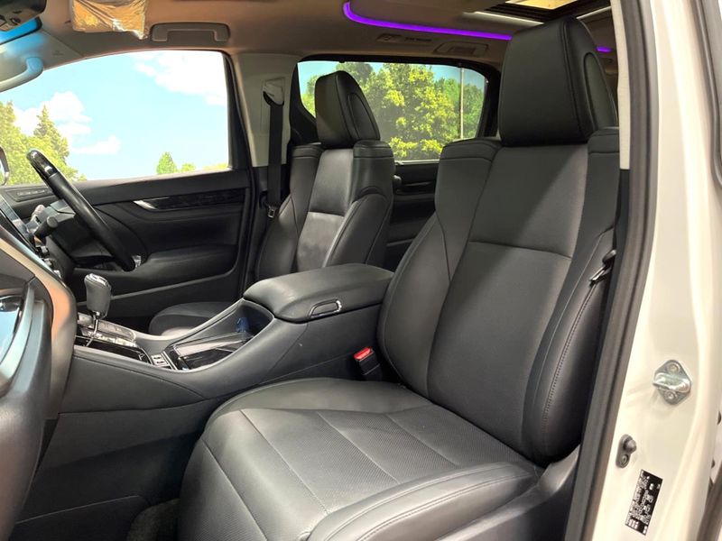 2022 Toyota Alphard 3BA-AGH30W (UW-69f495388bc34)[5]