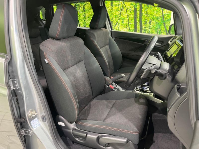 2016 Honda Fit Hybrid DAA-GP6 (UW-69f56a9f56fcd)[23]