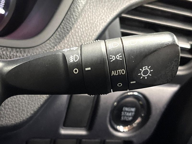 2015 Toyota Voxy DBA-ZRR80W (UW-69f56be76ba90)[14]