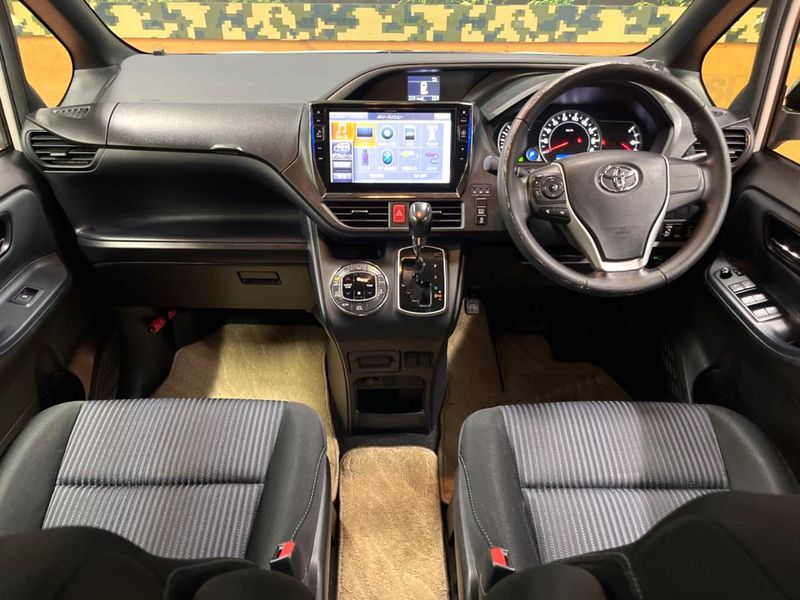 2015 Toyota Voxy DBA-ZRR80W (UW-69f56be76ba90)[29]