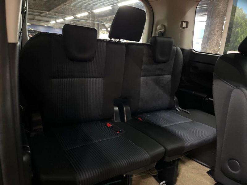 2015 Toyota Voxy DBA-ZRR80W (UW-69f56be76ba90)[27]