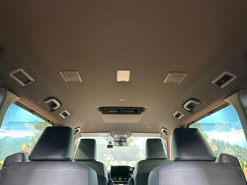 2023 Toyota Voxy 6AA-ZWR90W (UW-69f56c0a6422f)[27]