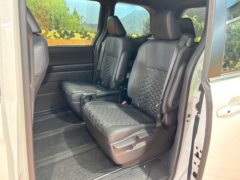 2023 Toyota Voxy 6AA-ZWR90W (UW-69f56c0a6422f)[22]