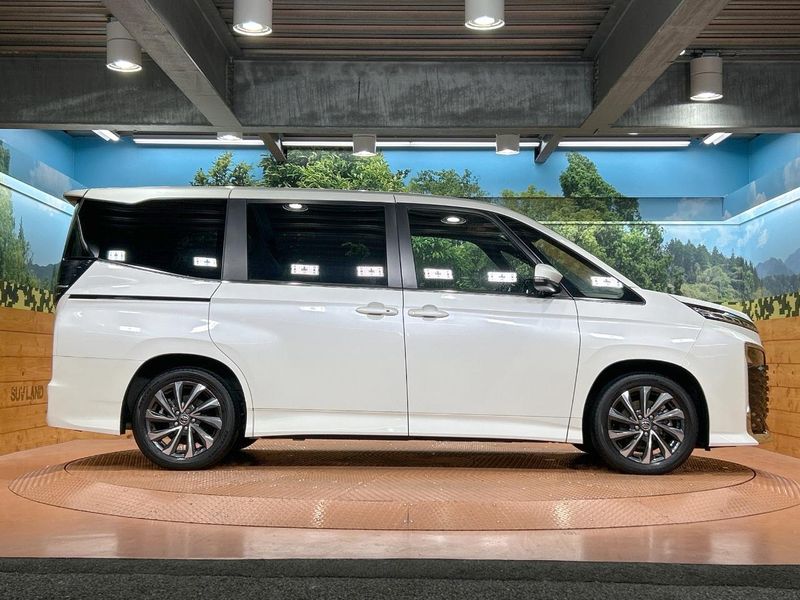 2023 Toyota Voxy 6AA-ZWR90W (UW-69f56c0a6422f)[15]