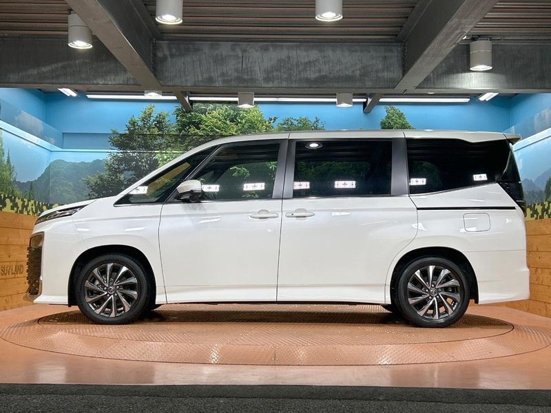 2023 Toyota Voxy 6AA-ZWR90W (UW-69f56c0a6422f)[11]